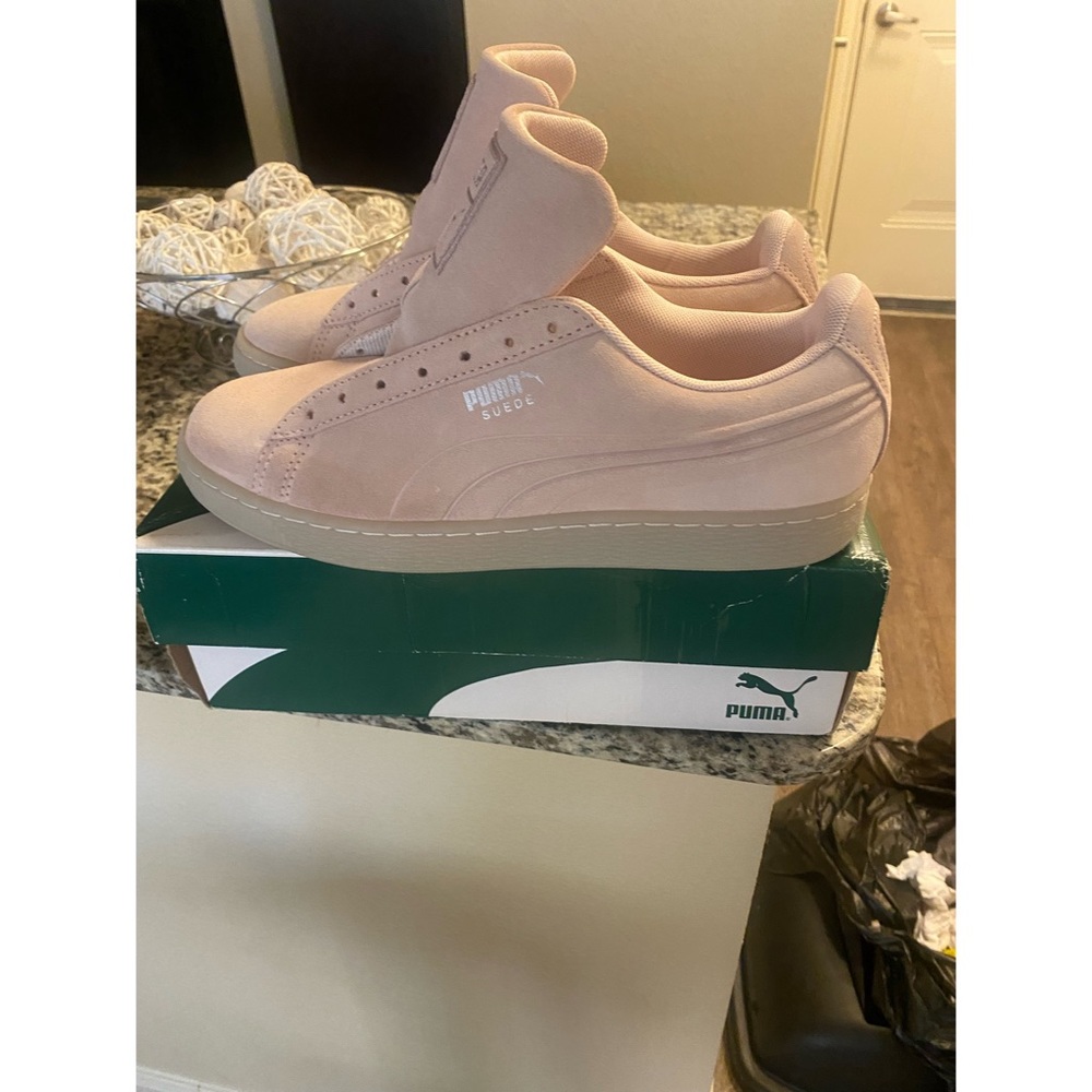Pumas - Picture 2 of 3
